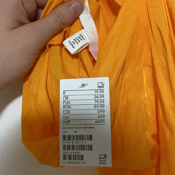 ✨NWT✨ Cowel Neck Backless Mini Dress - Picture 3 of 4